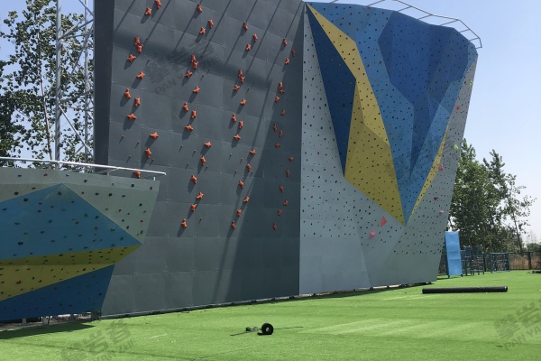 专业巡检,守护公立中学攀岩墙的“成长”安全线